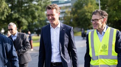Ministerpräsident Hendrik Wüst besucht Bayer in Monheim