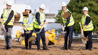 Ministerpräsident Hendrik Wüst besucht Bayer in Monheim