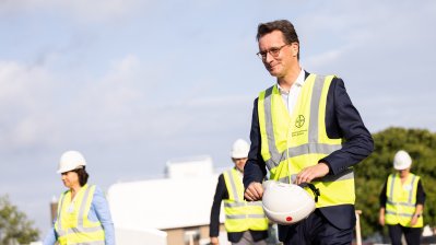 Ministerpräsident Hendrik Wüst besucht Bayer in Monheim