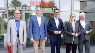 Ministerpräsident Hendrik Wüst besucht das Unternehmen Beckhoff Automation in Verl