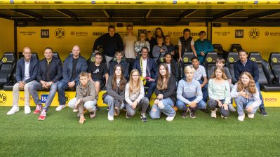 Ministerpräsident Hendrik Wüst besucht gemeinsam mit Aki Watzke das BVB-Lernzentrum in Dortmund