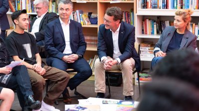 Ministerpräsident Hendrik Wüst besucht die Adolph-Kolping-Schule in Köln