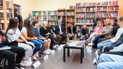 Ministerpräsident Hendrik Wüst besucht die Adolph-Kolping-Schule in Köln