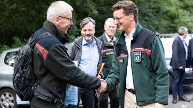 Ministerpräsident Hendrik Wüst besucht gemeinsam mit Manuel Andrack den Königsforst in Köln