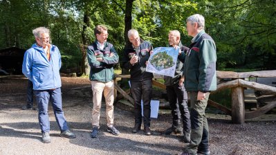 Ministerpräsident Hendrik Wüst besucht gemeinsam mit Manuel Andrack den Königsforst in Köln