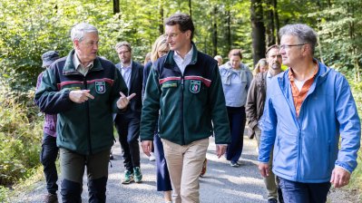 Ministerpräsident Hendrik Wüst besucht gemeinsam mit Manuel Andrack den Königsforst in Köln