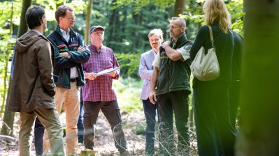 Ministerpräsident Hendrik Wüst besucht gemeinsam mit Manuel Andrack den Königsforst in Köln