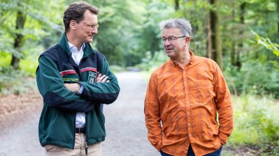 Ministerpräsident Hendrik Wüst besucht gemeinsam mit Manuel Andrack den Königsforst in Köln