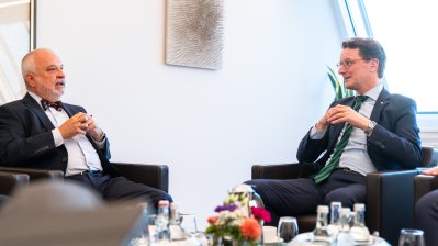 Ministerpräsident Hendrik Wüst empfängt den neuen Doyen des Konsularischen Korps Nordrhein-Westfalen in der Staatskanzlei