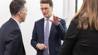 Ministerpräsident Wüst besucht Microsoft-Zentrale in Seattle