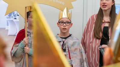 Ministerpräsident Hendrik Wüst empfängt Sternsinger zum traditionellen Dreikönigssingen