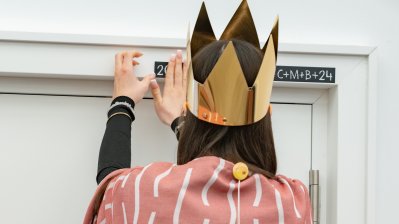 Ministerpräsident Hendrik Wüst empfängt Sternsinger zum traditionellen Dreikönigssingen