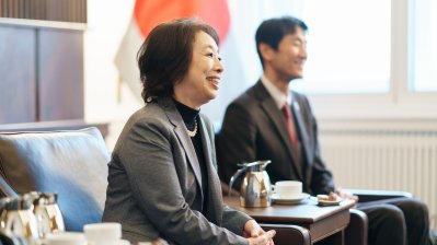Ministerpräsident Wüst im Gespräch mit der Botschafterin von Japan in Deutschland bei ihrem Antrittsbesuch