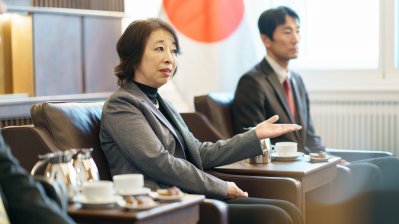 Ministerpräsident Wüst im Gespräch mit der Botschafterin von Japan in Deutschland bei ihrem Antrittsbesuch