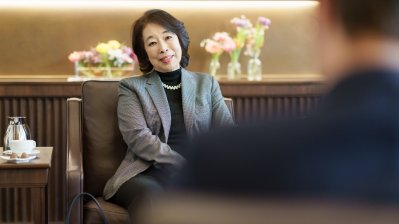 Ministerpräsident Wüst im Gespräch mit der Botschafterin von Japan in Deutschland bei ihrem Antrittsbesuch