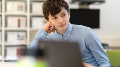 Girls' & Boys' Day: Schülerinnen und Schüler treffen Ministerpräsident Wüst und entdecken IT und Verwaltung