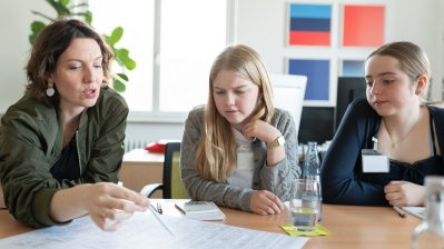 Girls' & Boys' Day: Schülerinnen und Schüler treffen Ministerpräsident Wüst und entdecken IT und Verwaltung