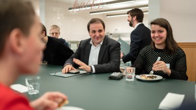 Girls' & Boys' Day: Schülerinnen und Schüler treffen Ministerpräsident Wüst und entdecken IT und Verwaltung