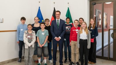 Girls' & Boys' Day: Schülerinnen und Schüler treffen Ministerpräsident Wüst und entdecken IT und Verwaltung