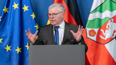 Ehemaliger ESA-Astronaut Prof. Dr. Reinhold Ewald wird Raumfahrtbotschafter des Landes Nordrhein-Westfalen