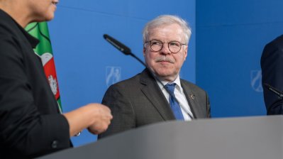 Ehemaliger ESA-Astronaut Prof. Dr. Reinhold Ewald wird Raumfahrtbotschafter des Landes Nordrhein-Westfalen