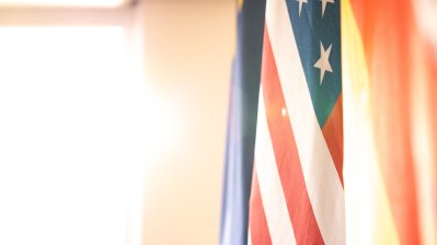 US-Flagge im Gegenlicht