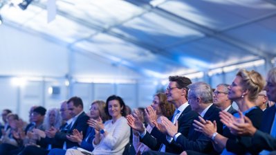 Der schnellste Computer Europas steht in Nordrhein-Westfalen: Bundeskanzler Merz und Ministerpräsident Wüst weihen Supercomputer in Jülich ein