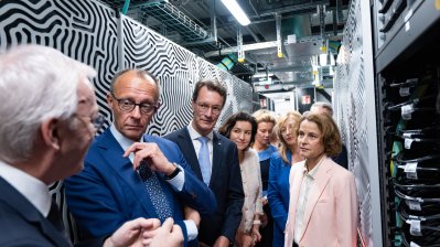 Der schnellste Computer Europas steht in Nordrhein-Westfalen: Bundeskanzler Merz und Ministerpräsident Wüst weihen Supercomputer in Jülich ein