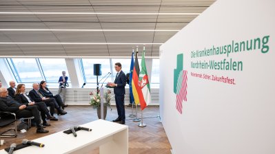 MP Wüst während seiner Rede