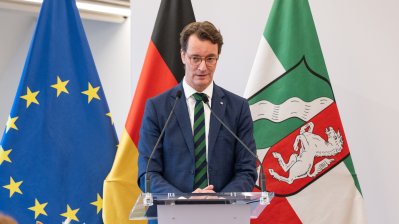 MP Wüst während seiner Rede