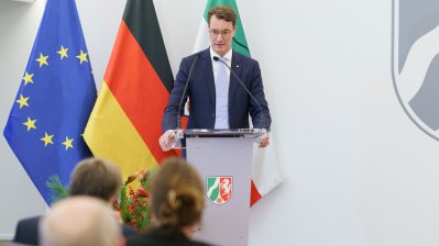 MP Wüst während seiner Rede