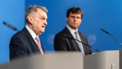 Innenminister Herbert Reul steht am Rednerpult