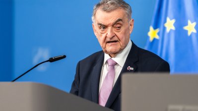 Innenminister Herbert Reul steht am Rednerpult