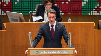 Nordrhein-Westfalen weiter auf klarem Kurs: Haushalt setzt Schwerpunkte auf Bildung, Sicherheit, starke Kommunen und Zukunftsinvestitionen