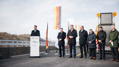 Vorzeitige Wiedereröffnung der A45-Talbrücke Rahmede setzt bundesweites Signal