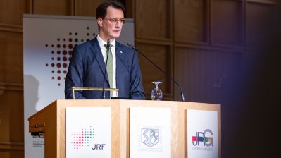 Ministerpräsident Hendrik Wüst hält Rede anlässlich des 20. Todestags von Johannes Rau