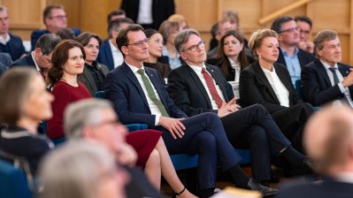 Ministerpräsident Hendrik Wüst hält Rede anlässlich des 20. Todestags von Johannes Rau