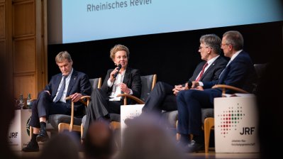 Kultur- und Wissenschaftsministerin Ina Brandes nimmt an einer Podiumsdiskussion zum Thema „Strukturwandel und Wissenschaft heute und morgen“ teil. 