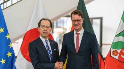 Ministerpräsident Hendrik Wüst empfängt Gouverneur der japanischen Präfektur Fukushima Masao Uchibori