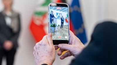 Ministerpräsident Hendrik Wüst übergibt den Bundesverdienstorden an drei Persönlichkeiten aus Nordrhein-Westfalen