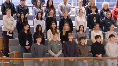 Schüler während der Schweigeminute