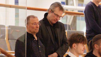 Gäste während der Schweigeminute