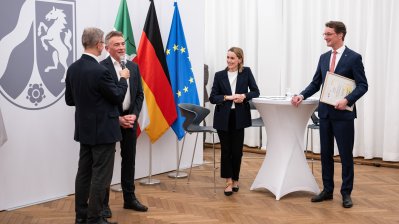 Gesprächssituation auf der Bühne