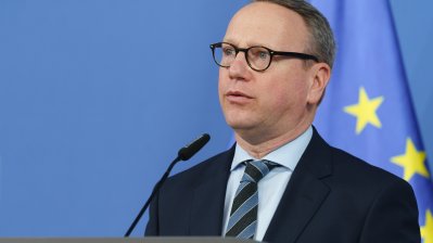 Minister Limbach am Rednerpult auf einer Bühne