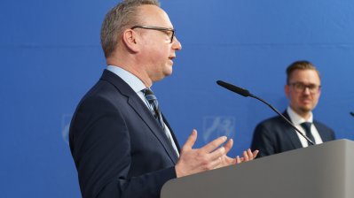 Minister Limbach am Rednerpult auf einer Bühne