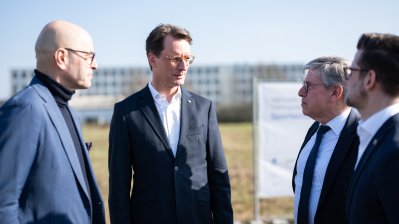 MP Wüst im Gespräch mit Vertretern