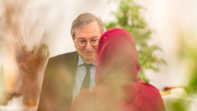 Die Landesregierung lädt zum Iftar-Empfang in die Staatskanzlei ein