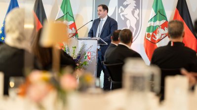 Die Landesregierung lädt zum Iftar-Empfang in die Staatskanzlei ein