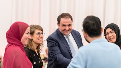 Die Landesregierung lädt zum Iftar-Empfang in die Staatskanzlei ein