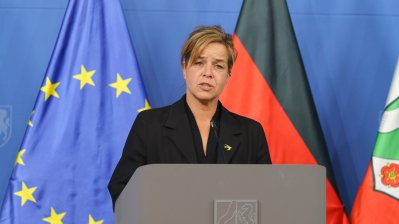 Ministerin Neubaur während ihrer Rede